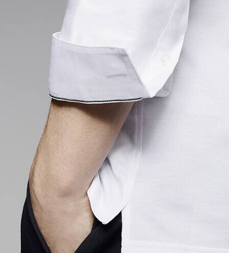 Popel&iacute;n de algod&oacute;n en la parte delantera y piqu&eacute; de algod&oacute;n en la espalda