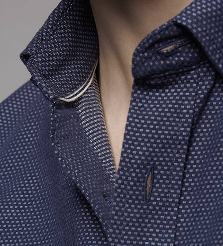 Confeccionada en elegante tejido de jacquard de puntos